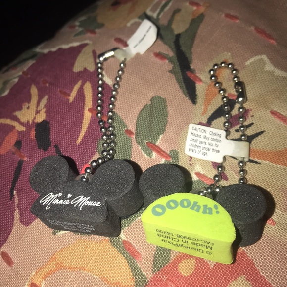 NWT Disney 2 small keychain ~ Minnie Mouse Ears Hat and Green alien Oooooh - Picture 6 of 8